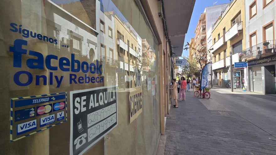 El precio del alquiler de los locales vacíos de la calle Menacho de Badajoz baja hasta un 50%