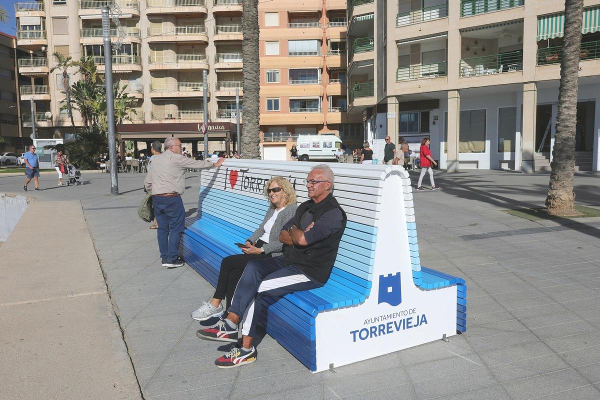 El nuevo banco del paseo de Las Rocas