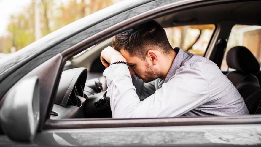 La multa de la DGT que asusta a los conductores: hasta 3.000 por este gesto con el coche aparcado