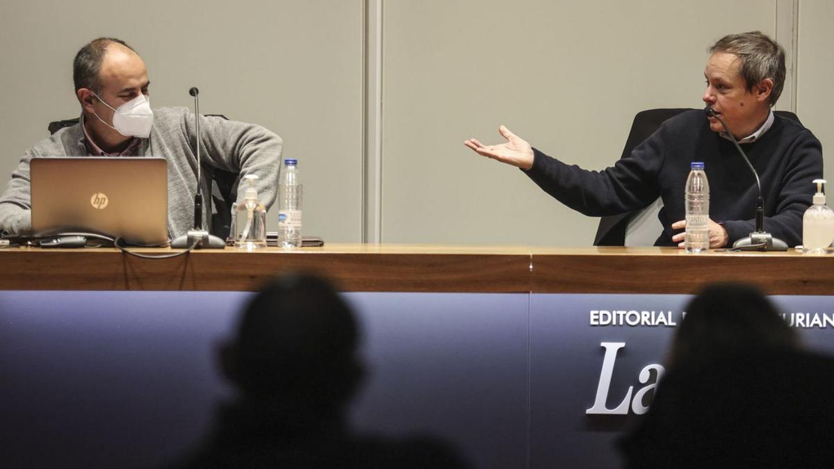 Por la izquierda, Melchor Fernández y Esteban Fernández, ayer, en el Club. | Irma Collín