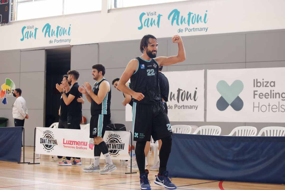 El CB Sant Antoni se ha clasificado para disputar la fase de ascenso a la LEB Plata, tras ganar en el partido decisivo al BBA Castelldefels por 95-67