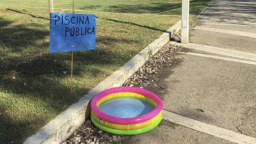 Piscines de plàstic com bolets,  a Banyoles