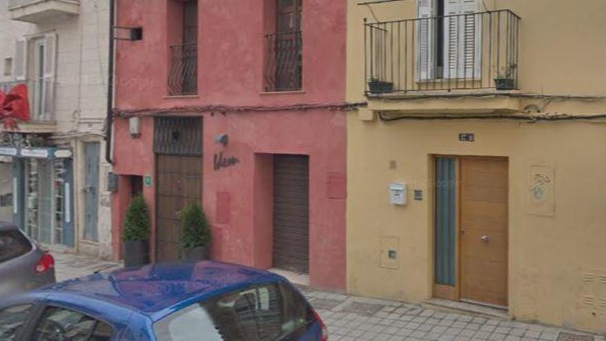 Establecimiento del número 15 de la calle Sant Magí de Palma, donde ha muerto estrangulado un ladrón