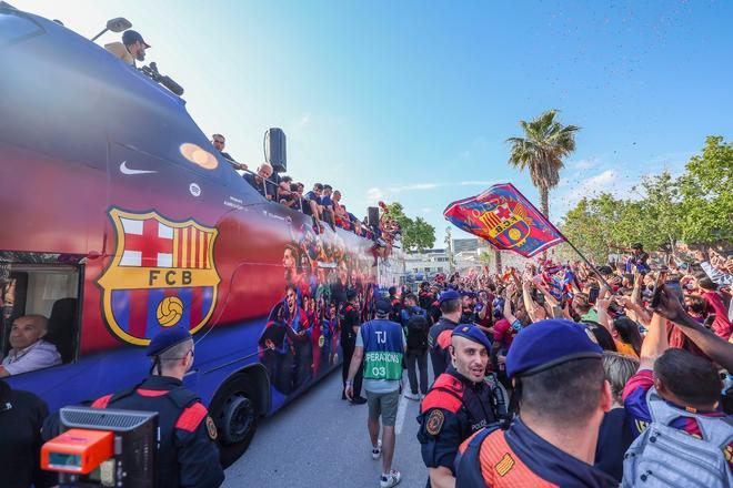 ¡De locos! Las mejores imágenes de una ciudad entregada al Barça