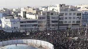 Els iranians celebren la mort de Khamenei però temen els bombardejos