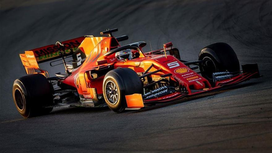 Vettel lidera los tiempos en los primeros entrenos de Montmeló