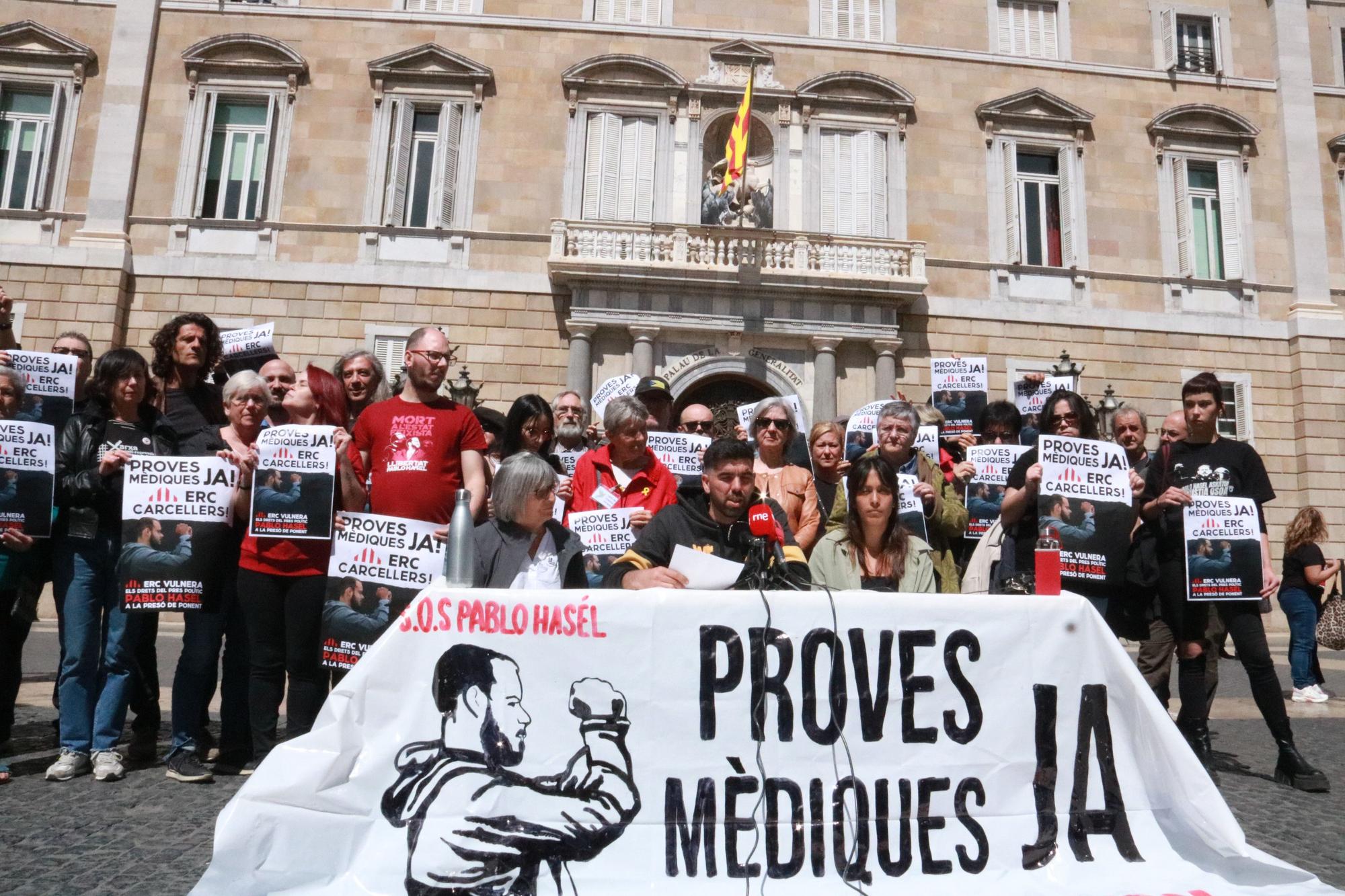 Protesta ante la Generalitat por la situación médica de Pablo Hásel