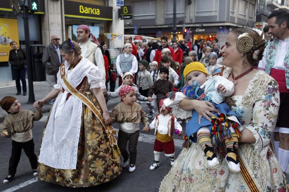 Ambiente fallero en las calles de València