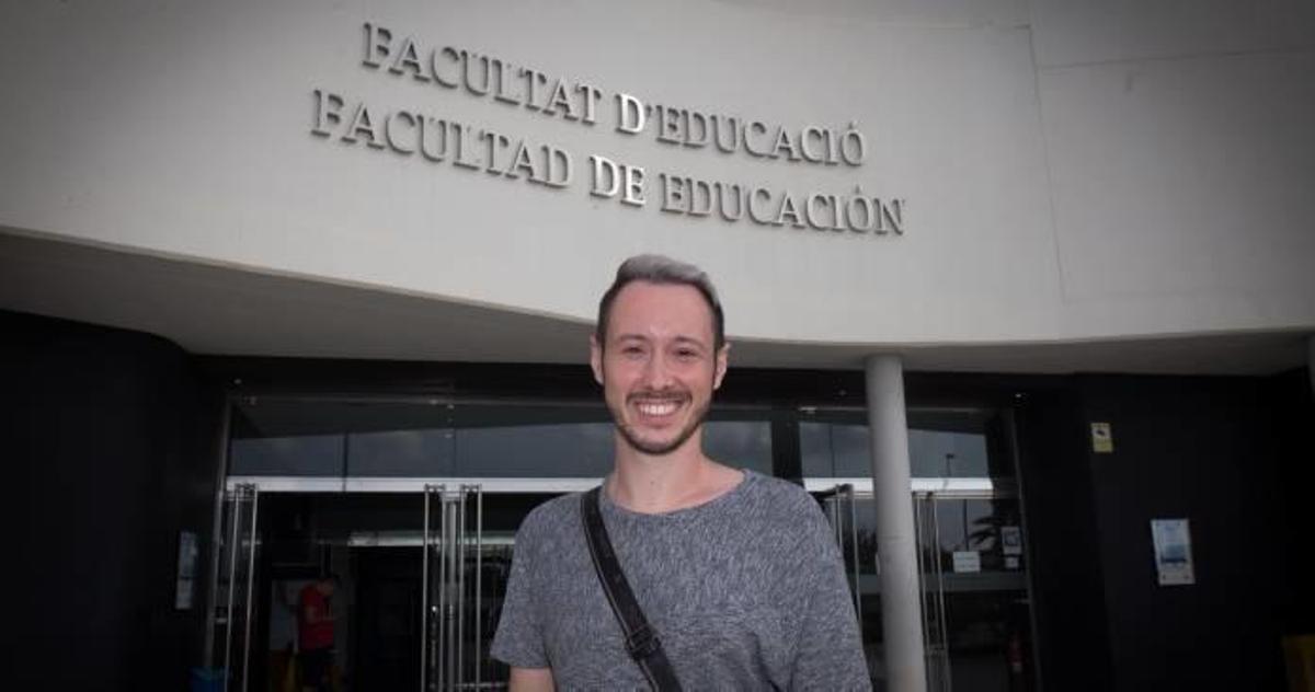 Pedro Martínez, ayer, en la Facultad de Educación.