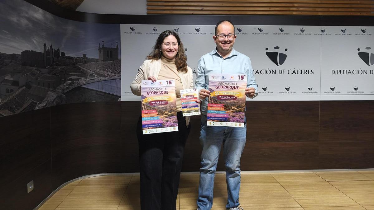 Más de una decena de stands y rutas guiadas: Navalvillar de Ibor da el pistoletazo de salida a la feria 'Aromas del Geoparque'