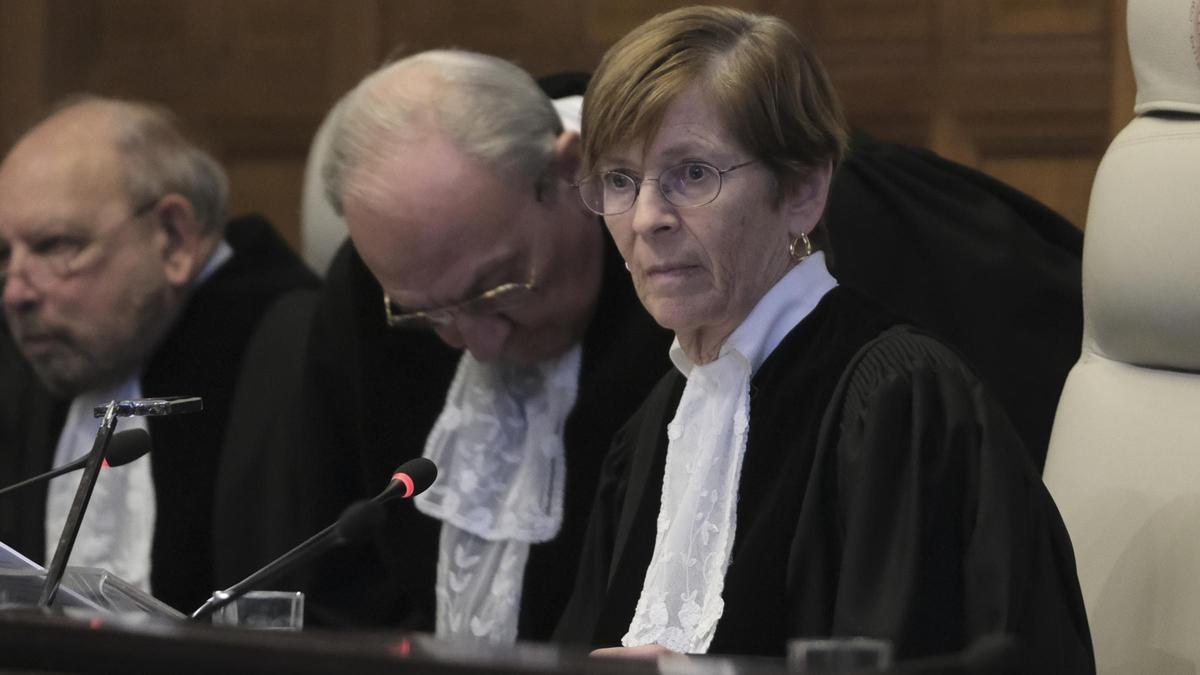 La jueza Joan Donoghue abre la sesión en la Corte Internacional de Justicia.