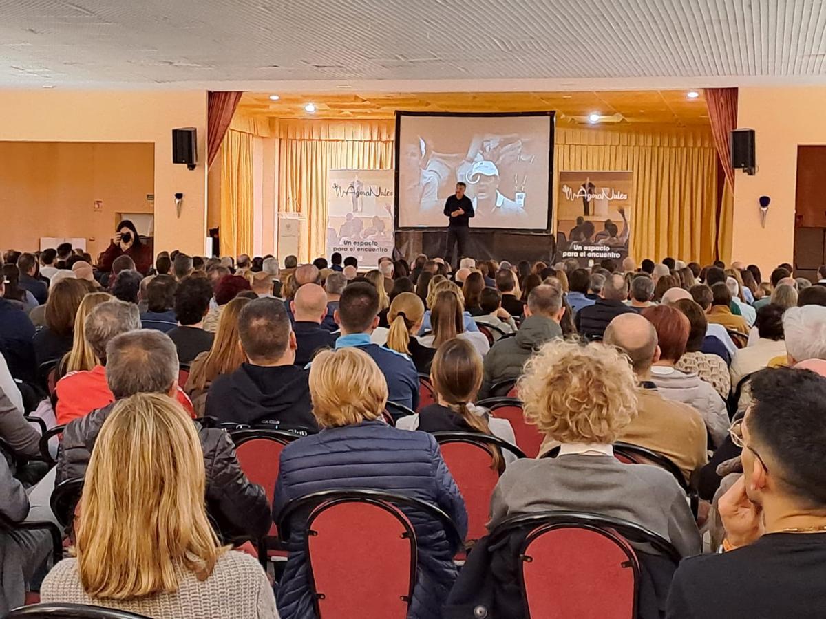 Gran ambiente en el local multifuncional para presenciar la charla de Toni Nadal.