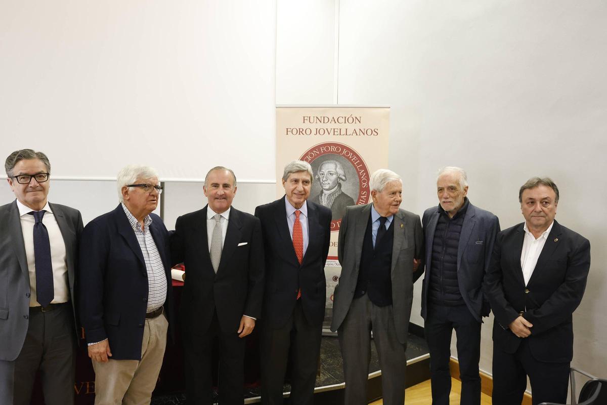 José Luis García Delgado, patrono de honor del Foro Jovellanos (en imágenes)