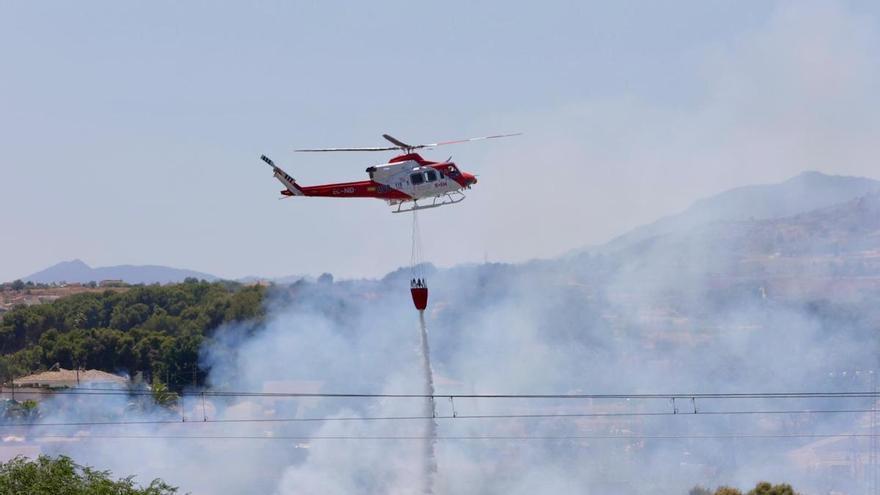 Así han vivido los vecinos el incendio declarado en el cauce del río Vinalopó a su paso por Cox