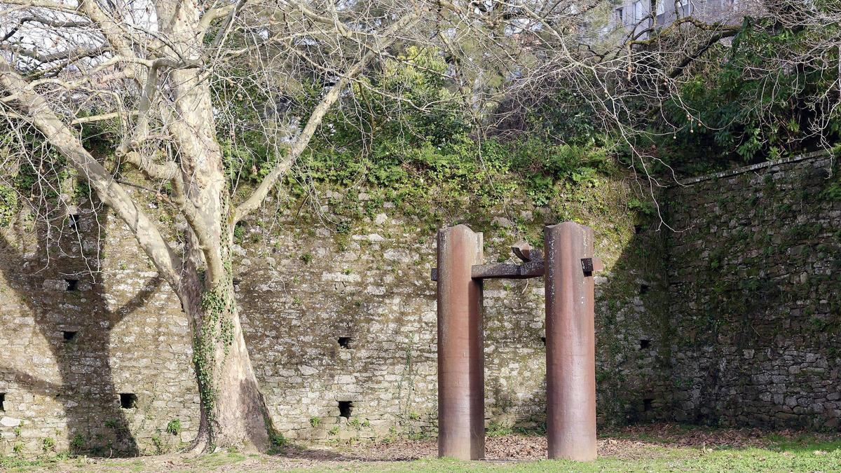 ‘A Porta da Música’ de Eduardo Chillida no parque de Bonaval