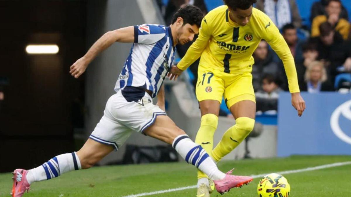 Buchanan y Guedes disputan el esférico