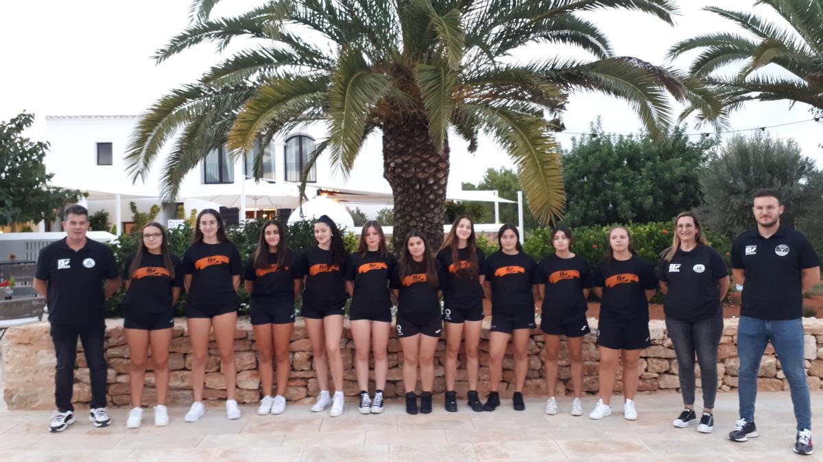 Foto del equipo femenino juvenil del HC Eivissa para la temporada 2021-22.