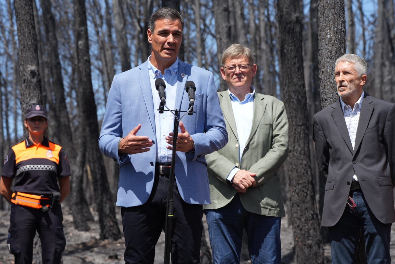 Las imágenes de la visita de Pedro Sánchez a la zona del incendio de Bejís