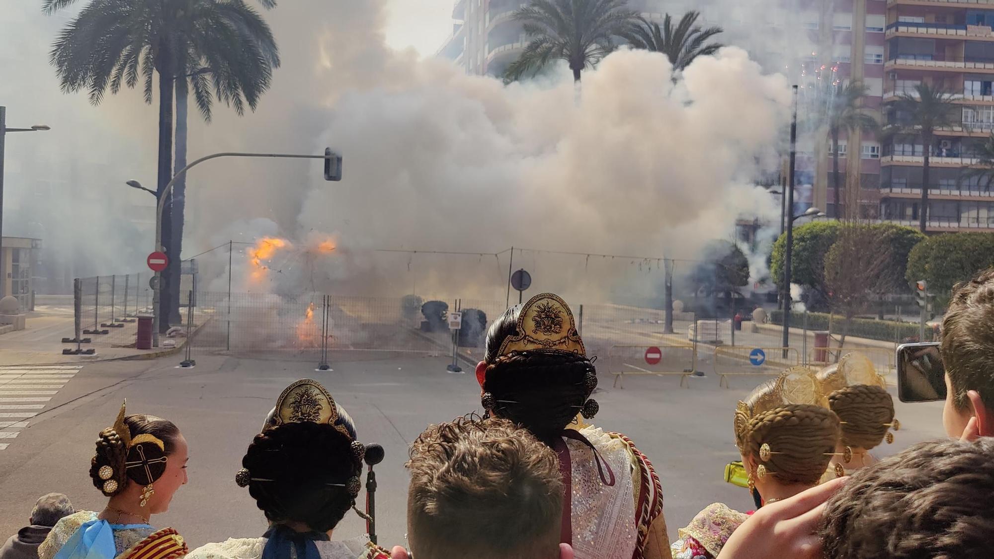La 'mascletà' del 14 de marzo de Alzira en imágenes