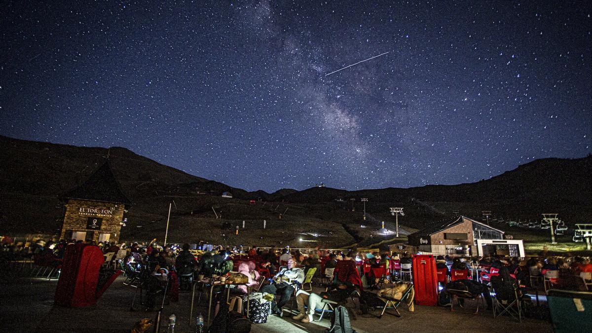 Más de medio millar de personas observan las Perseidas en Sierra Nevada