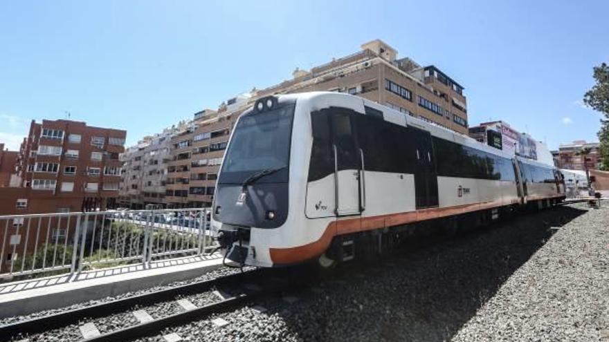 El TRAM a su paso por Benidorm.