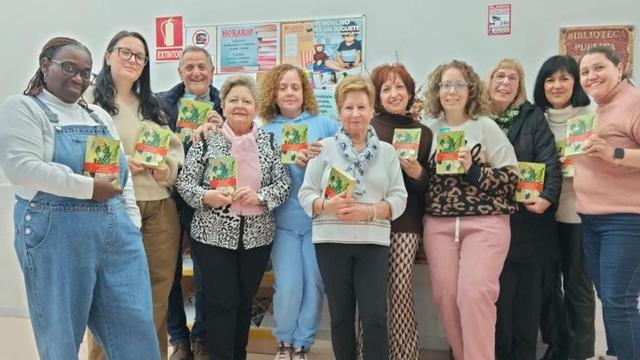 Los miembros del club se reúnen  para trasmitir su pasión por la lectura.