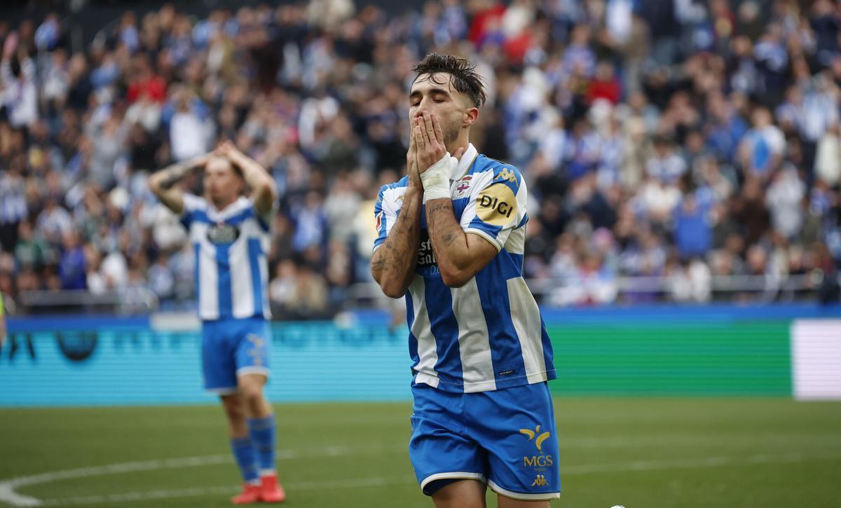 Alti se lamenta de una jugada durante el Deportivo-Málaga.