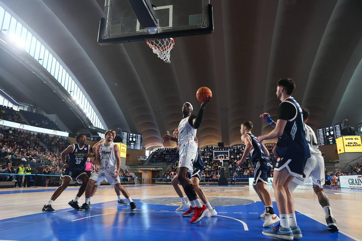 Todas las imágenes de la victoria del Alimerka Oviedo Baloncesto ante el Fibwi Palma