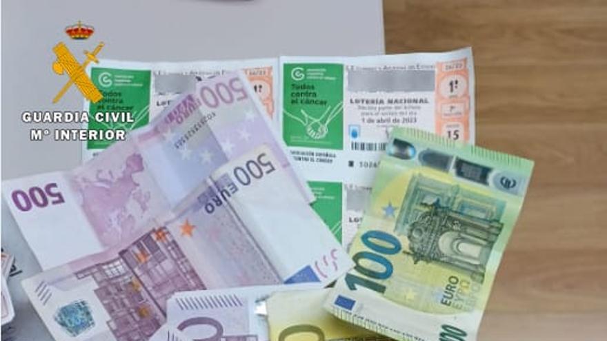 Un guardia civil se encuentra 2.300 euros en una cartera cuando iba a trabajar en Zaragoza