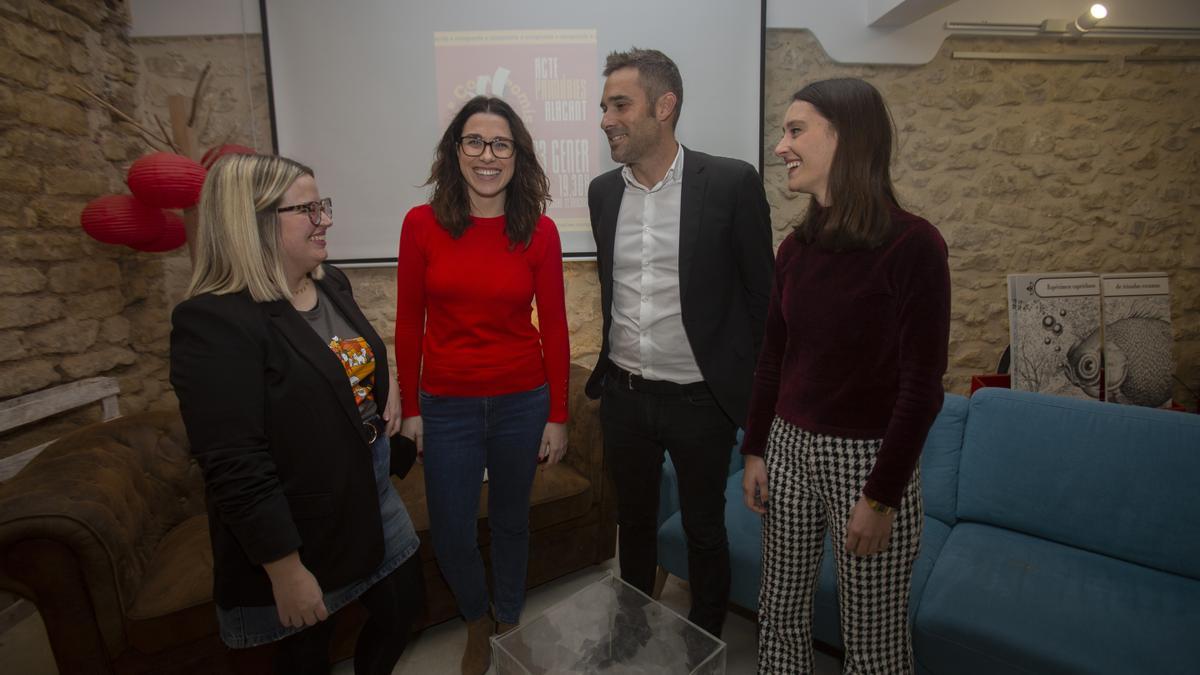 Marina González, Aitana Mas, Gerard Fullana y María José Calabuig, antes del debate