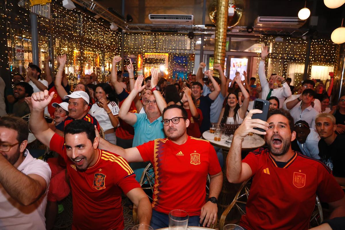 El ambiente del España-Portugal en Córdoba, en imágenes