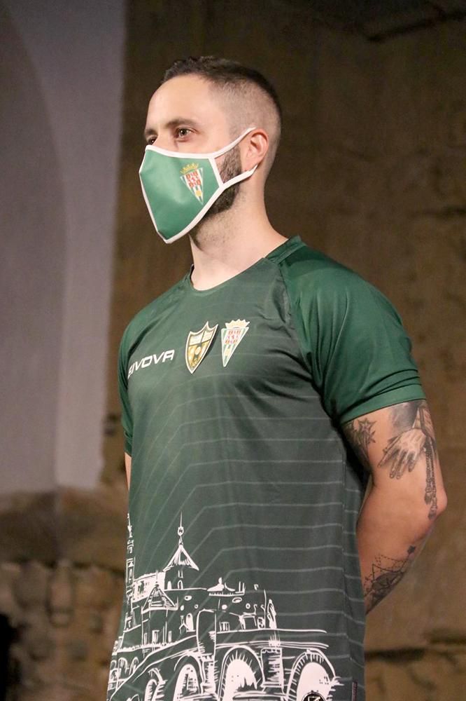 Presentación de las equipaciones del Córdoba CF de la temporada 20-21