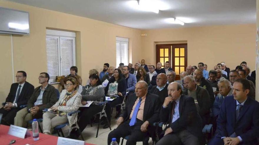 Reunión de la Escuela de Alcaldes en Mombuey.