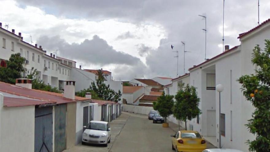 Dos heridos por intoxicación de humo en el incendio de una vivienda en Montemolín