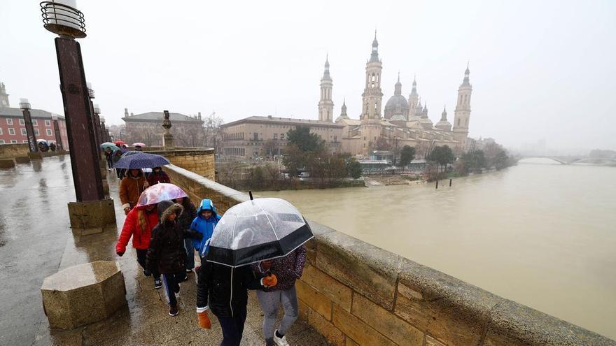Cuánta lluvia ha caído esta noche en Zaragoza: una tromba de agua despierta a más de uno de madrugada