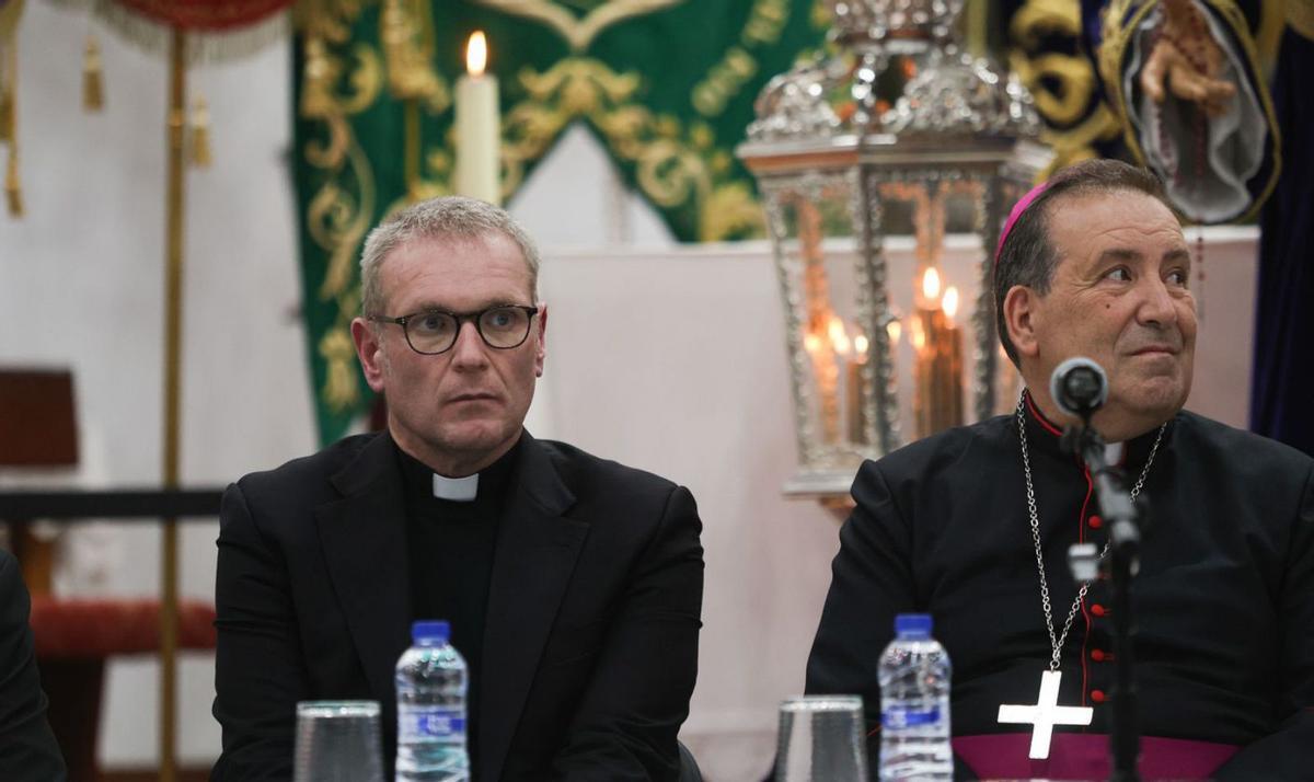 Palma acompañado del obispo de Eivissa y Formentera, Vicent Ribas, durante la ceremonia. |