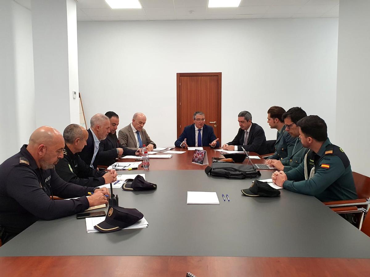Francisco Salado presidió la Junta Local de Seguridad en Rincón de la Victoria.