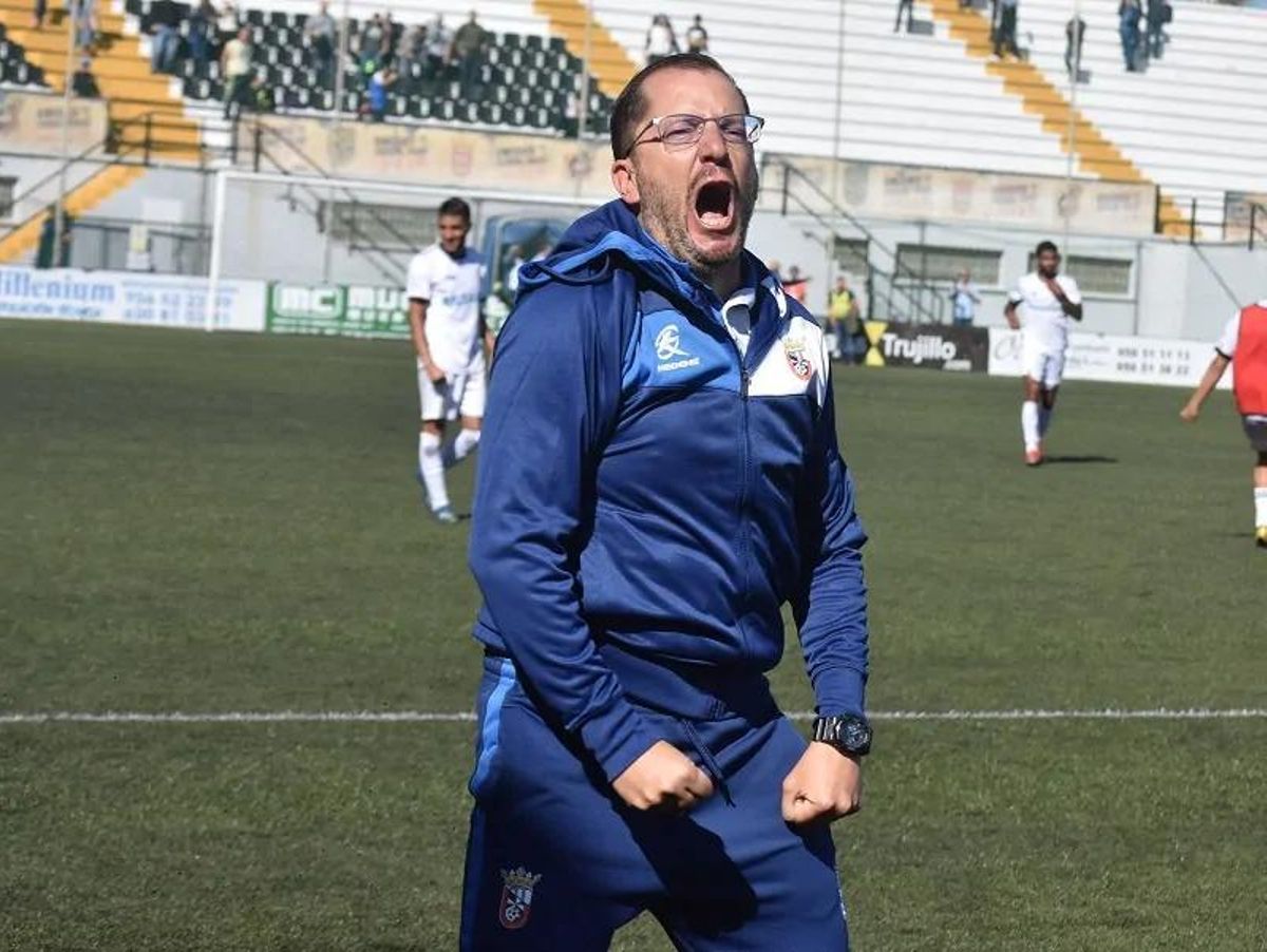 José Juan Romero, entrenador del Ceuta, uno de los recién ascendidos.