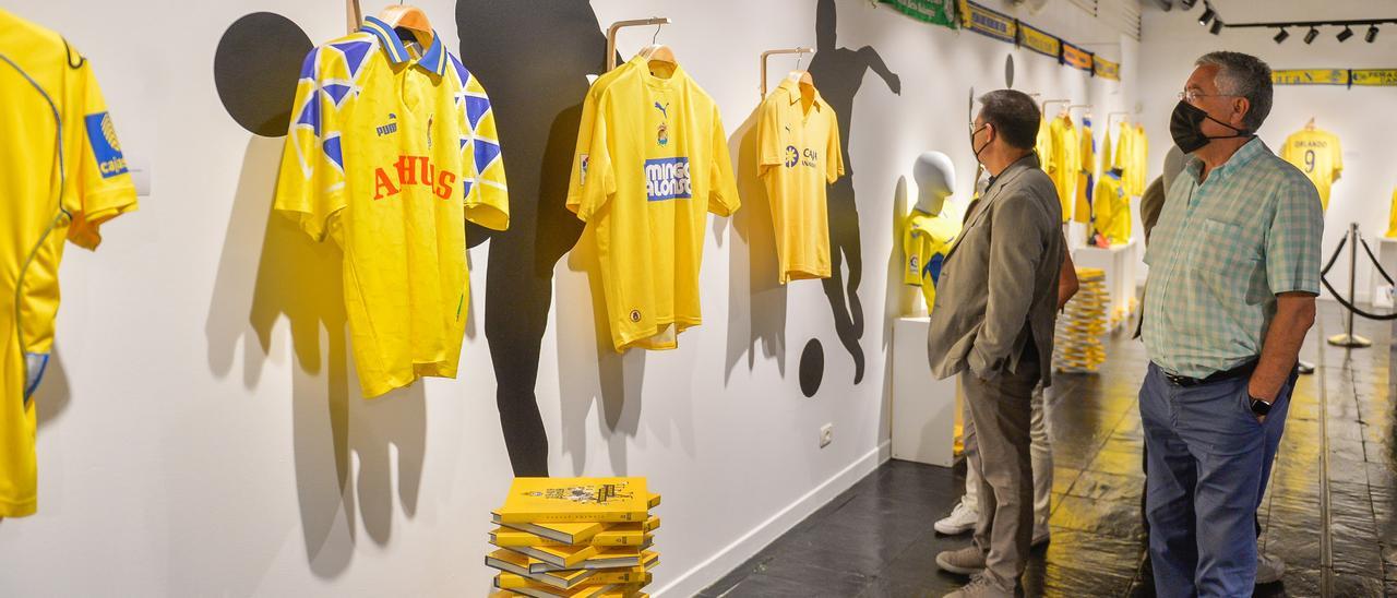 46 camisetas de la UD Las Palmas, 46 trozos de historia amarilla en el  Museo Elder - La Provincia