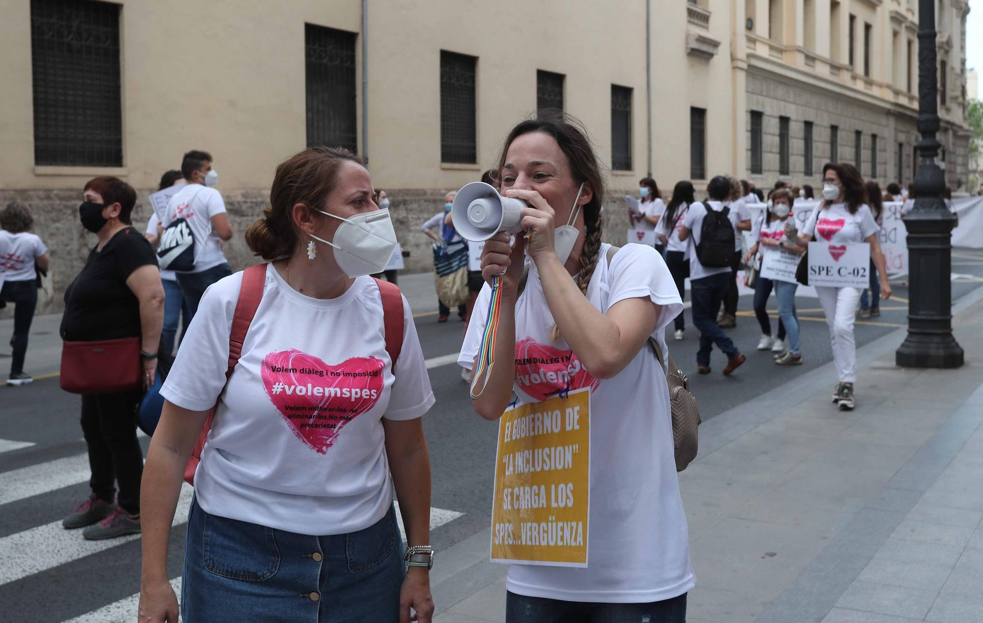 Protesta en València contra el "desmantelamiento" de los SPES y reclama "diálogo" a Educación