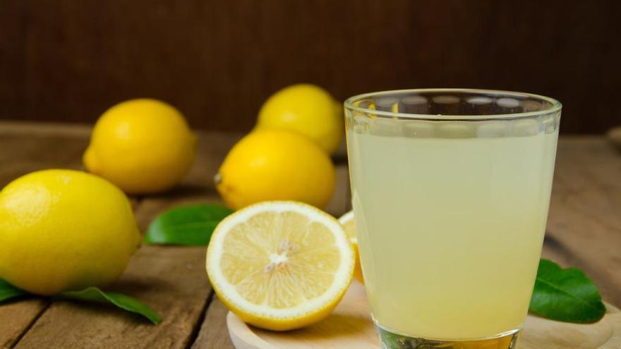 Zumo de limón en ayunas: descubre los beneficios de la bebida adelgazante por excelencia