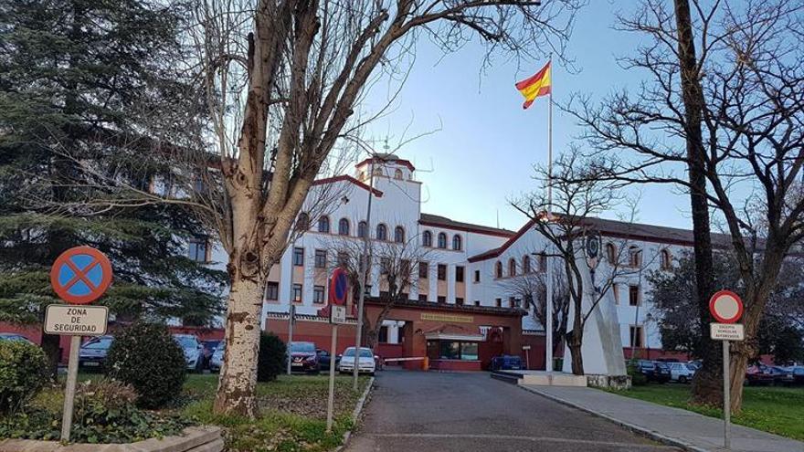 Intenta disparar a dos policías tras arrebatar la pistola a uno de ellos