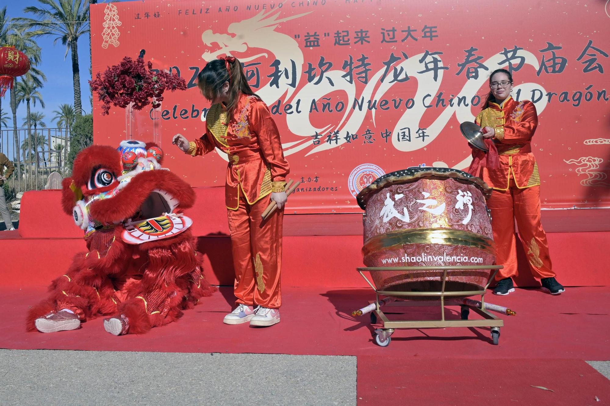 La comunidad china exhibe tradición en Elche por el Año del Dragón