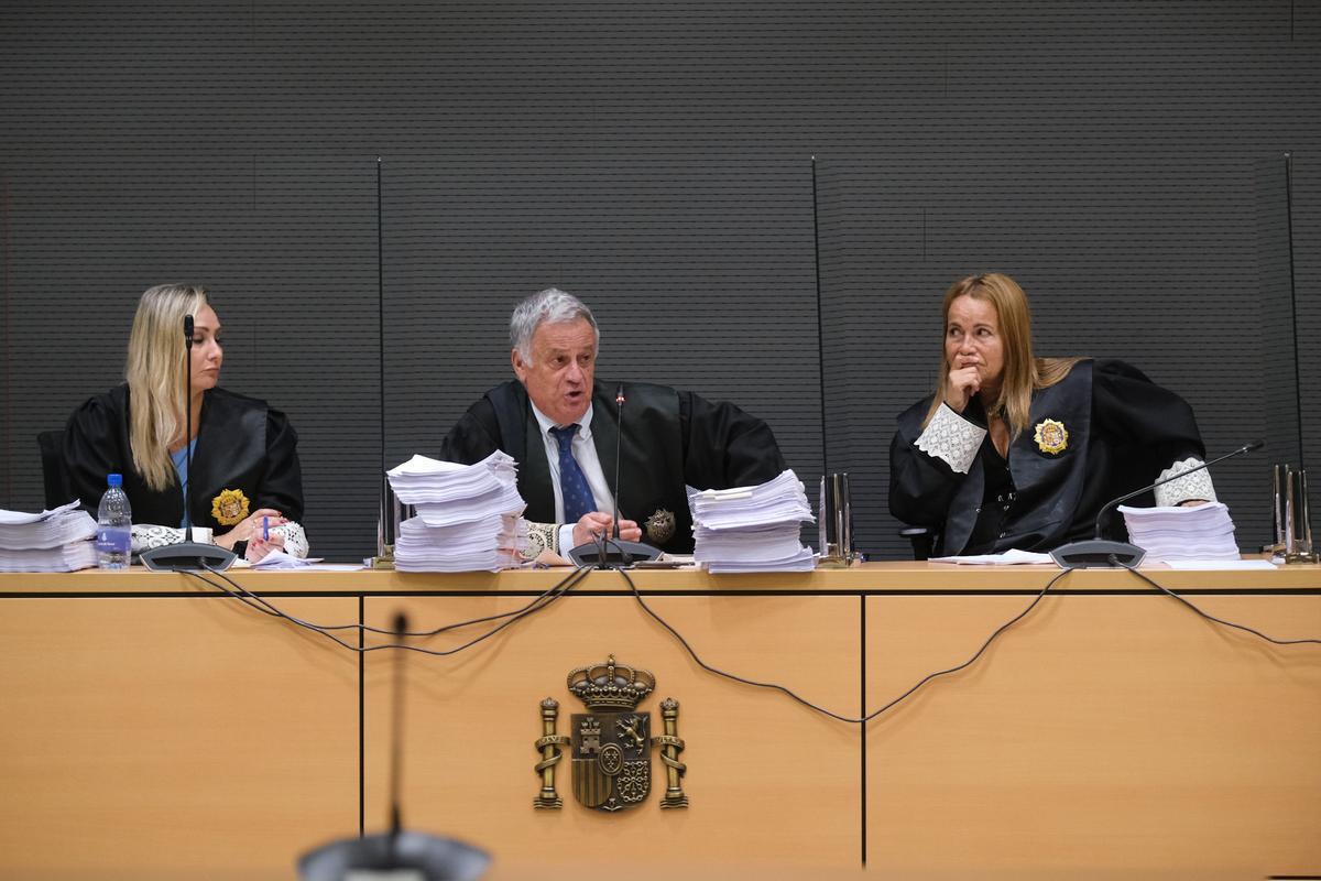Primer día de juicio de la 'Operación Jable': el exlíder del PIL, Dimas Martín, y la exalcaldesa de Arrecife, María Isabel Déniz, entre los acusados