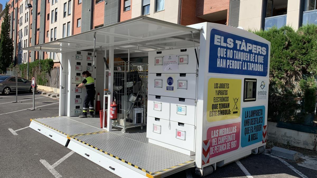 El Ecoparque móvil vuelve a recorrer Paterna para fomentar el reciclaje entre los vecinos