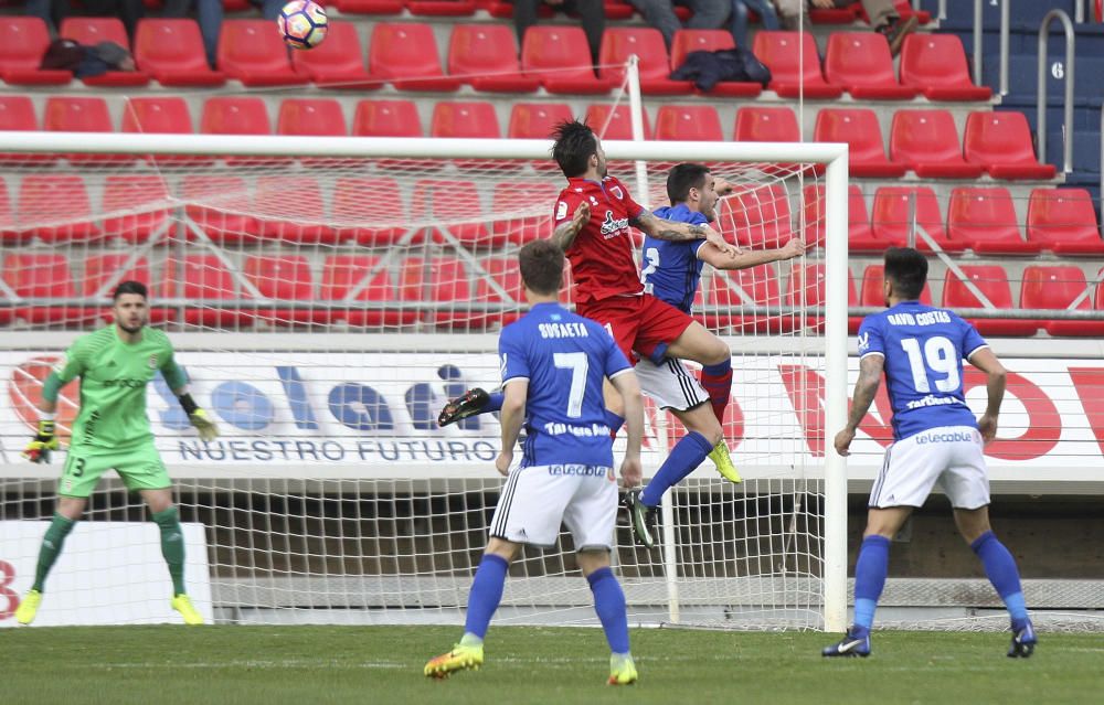 El partido entre el Numancia y el Real Oviedo, en imágenes