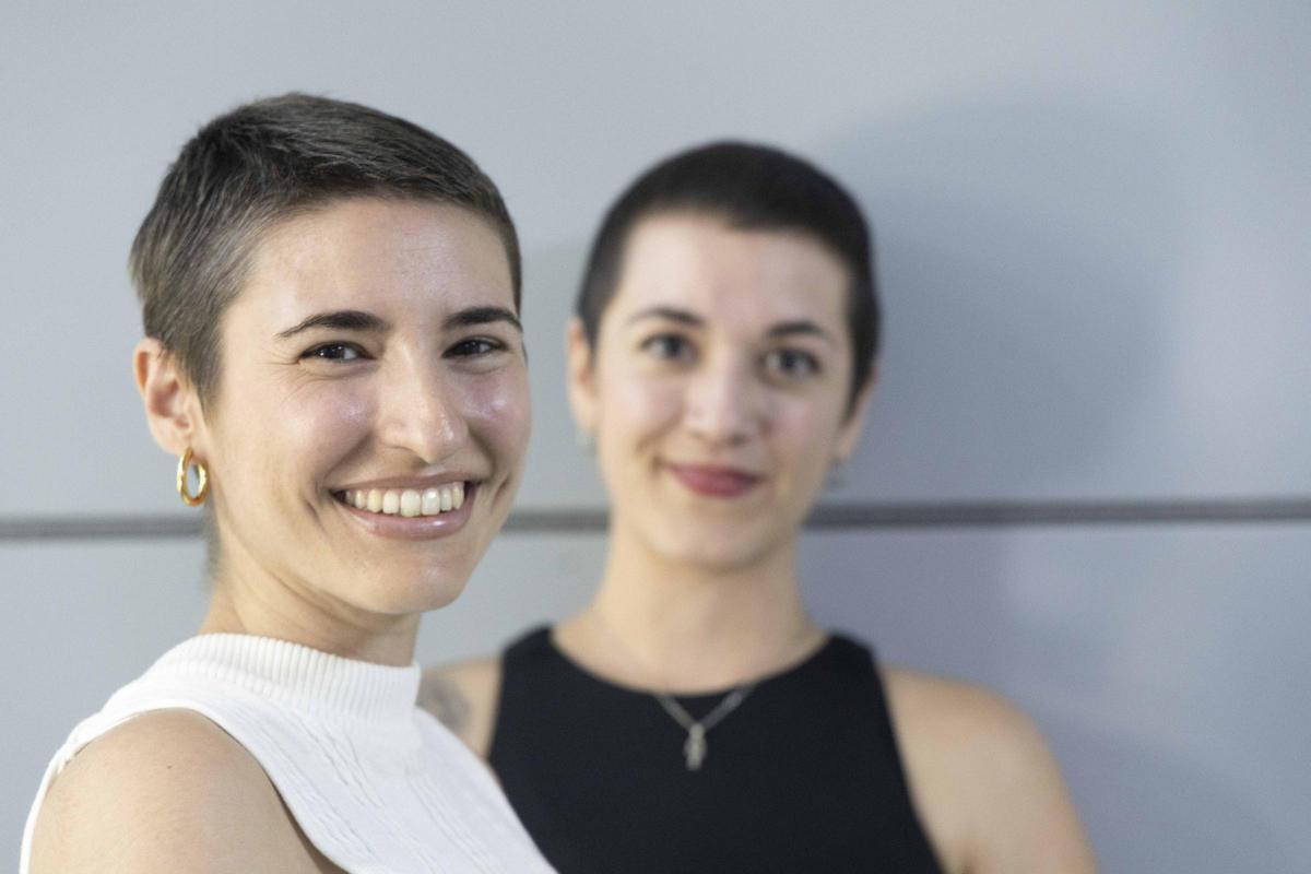 Nerea y Amanda, jóvenes de Alicante con cáncer de mama, cuentan su experiencia sin perder la sonrisa