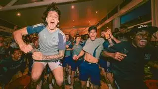 Así celebró el Arsenal la Premier League: Timber, Saka, Eze y Rice, pillados en el Emirates de madrugada
