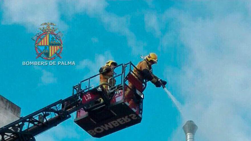 Sofocado un incendio en la chimenea de un bar en Palma