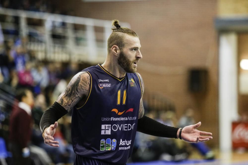 Partido de baloncesto entre Unión Financiera Oviedo y Melilla